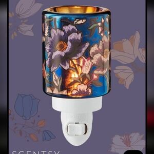 Scentsy Midnight Floral Night Light Wax Warmer - Blue and Purple